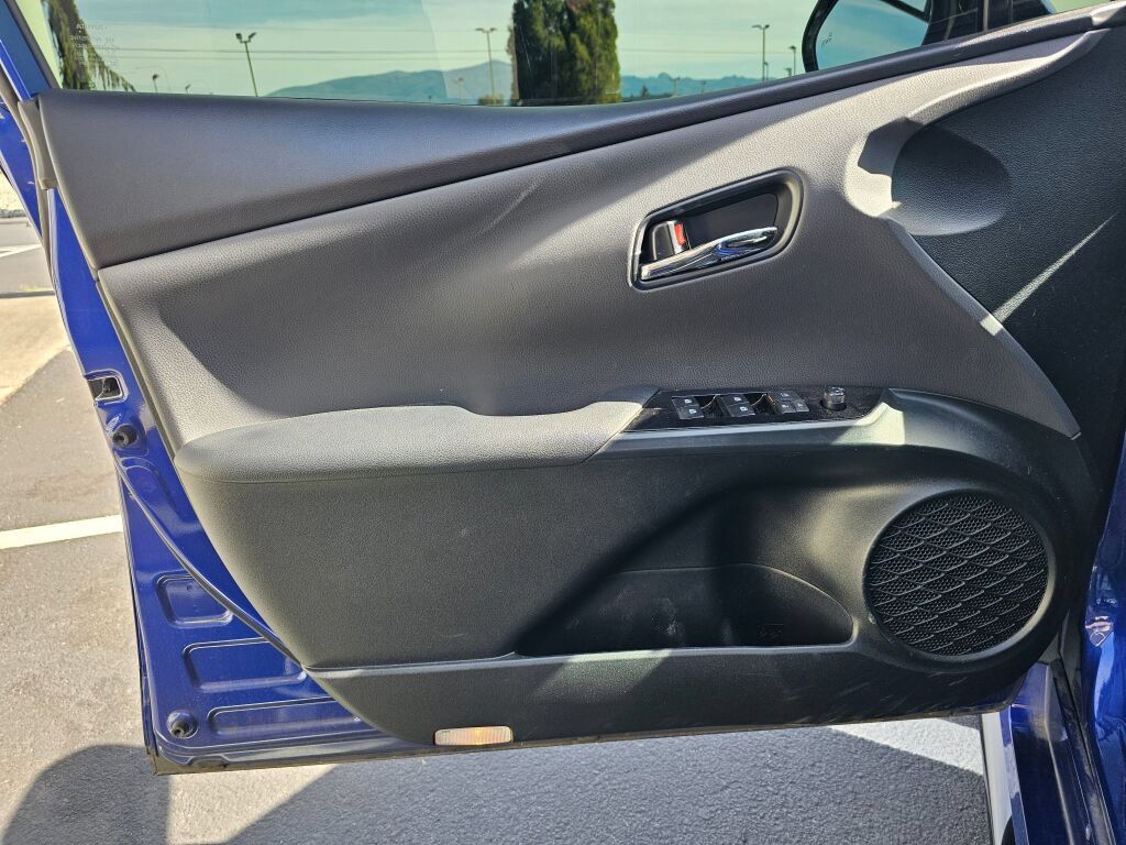 Used 2018 Toyota Prius Four Touring w/ Appearance Package FWD image 19