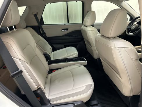 Certified 2024 Nissan Pathfinder SL w/ SL Premium Package image 18