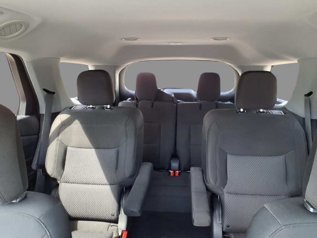 Used 2023 Ford Explorer XLT AWD/4WD image 3