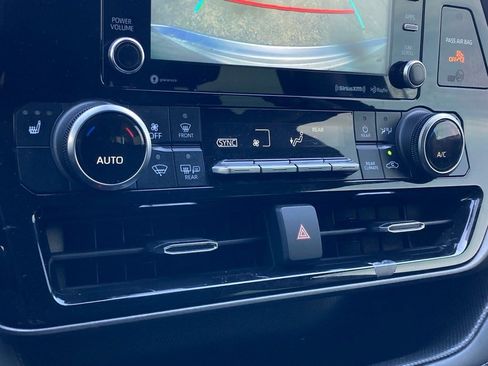 Used 2022 Toyota Highlander XLE image 22