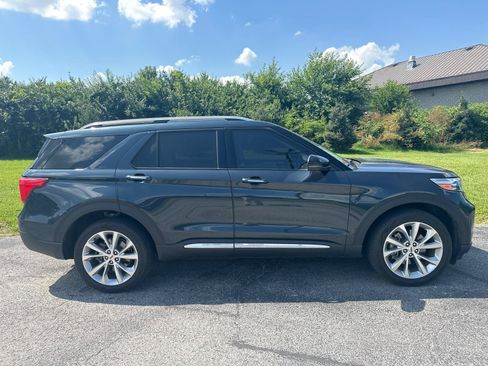 Used 2022 Ford Explorer Platinum w/ Technology Package AWD/4WD image 12