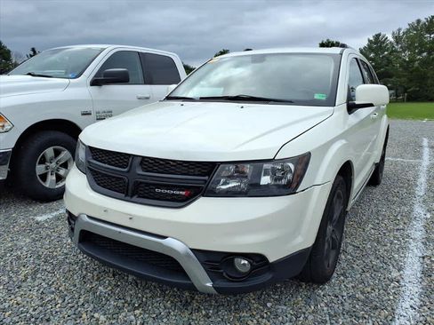 Used 2020 Dodge Journey Crossroad FWD image 3