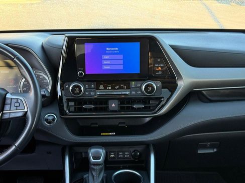 Used 2023 Toyota Highlander XLE image 14