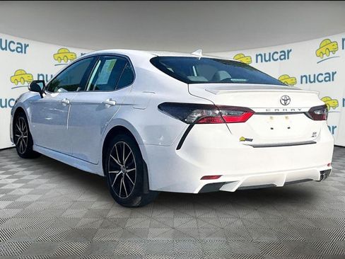 Used 2024 Toyota Camry SE AWD/4WD image 4