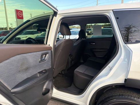 Certified 2023 Nissan Rogue SV image 18