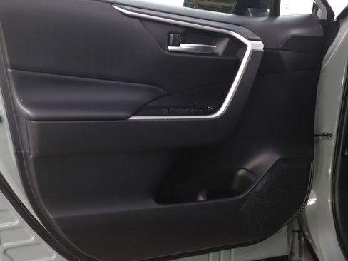 Used 2022 Toyota RAV4 XLE image 18