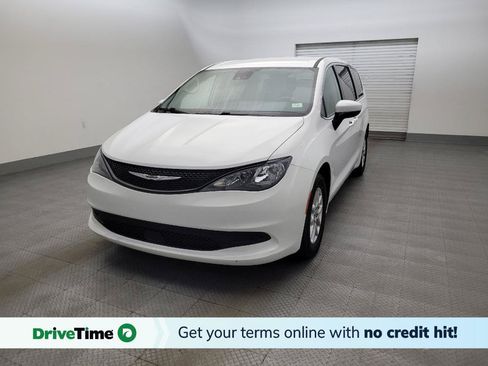 Used 2023 Chrysler Voyager LX FWD image 1
