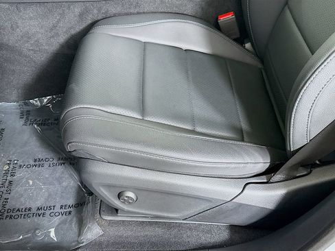 Used 2025 Mercedes-Benz GLE 450 4MATIC w/ AMG Line Exterior image 19