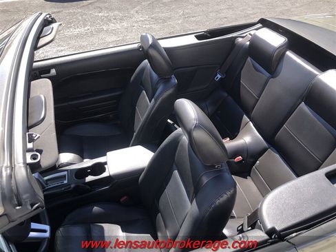 Used 2005 Ford Mustang Premium RWD image 3