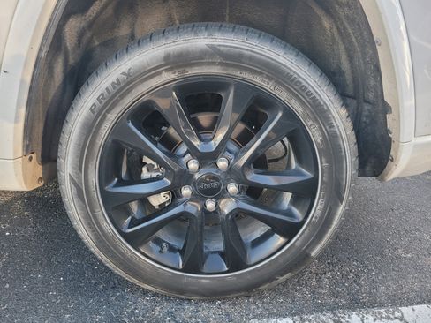 Used 2021 Jeep Grand Cherokee Laredo X RWD image 7