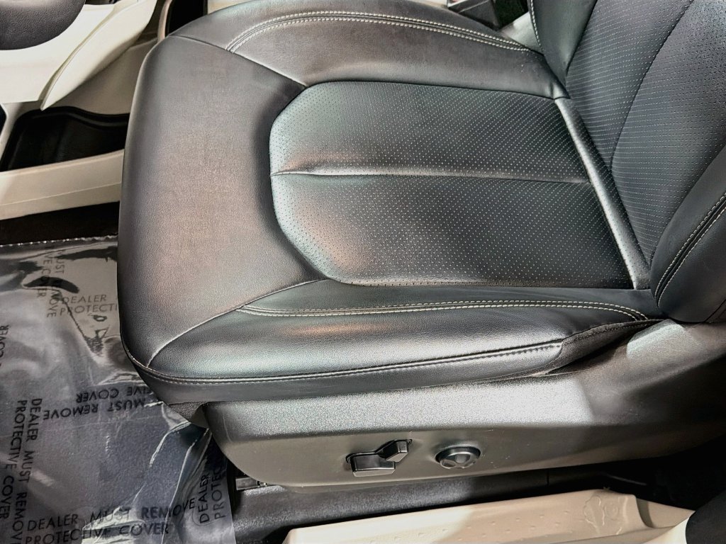 Used 2024 Chrysler Pacifica Touring-L FWD image 19
