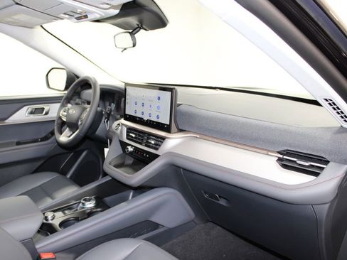 New 2026 Ford Explorer Active RWD image 30