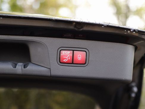 Used 2021 Mercedes-Benz GLC 300 4MATIC image 30