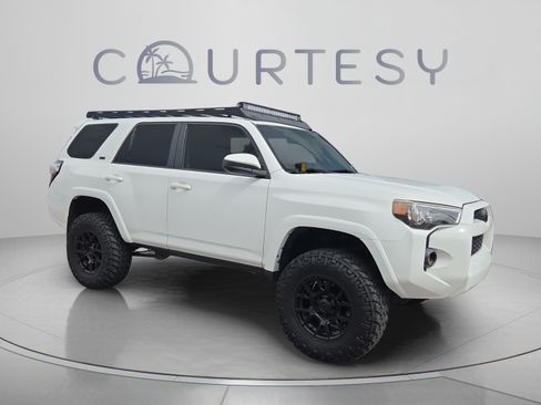 Used 2019 Toyota 4Runner SR5 AWD/4WD image 7
