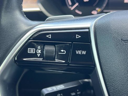 Used 2019 Audi e-tron Premium Plus image 9