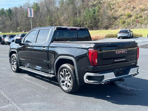 Used 2022 GMC Sierra 1500 SLT w/ SLT Premium Plus Package AWD/4WD image 3