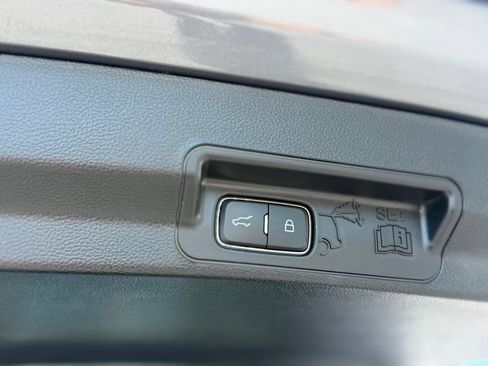 Used 2022 Ford Explorer XLT w/ Equipment Group 202A AWD/4WD image 18