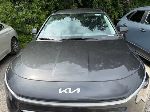 Used 2025 Kia Niro LX FWD image 6
