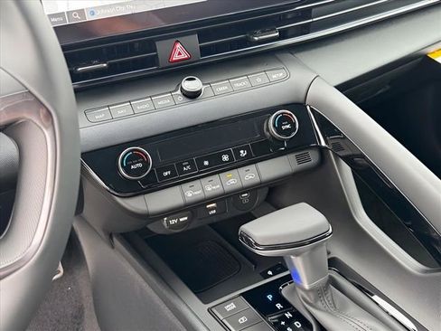 Certified 2025 Hyundai Elantra SEL image 13