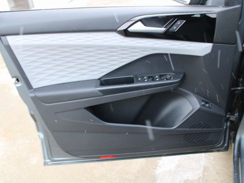 Certified 2022 Volkswagen Taos S image 9