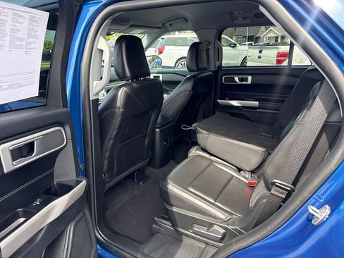 Used 2023 Ford Explorer XLT w/ Equipment Group 202A AWD/4WD image 16