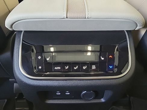 New 2025 Nissan Armada Platinum Reserve image 23