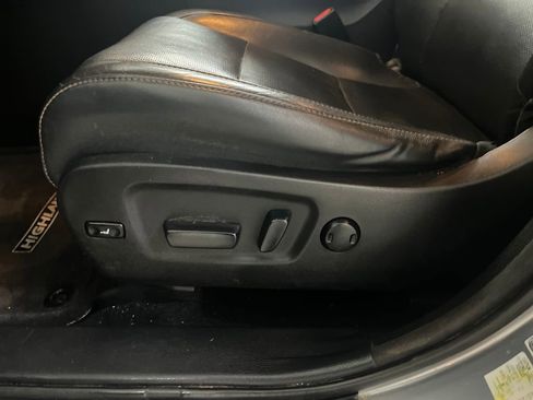 Used 2015 Toyota Highlander Limited Platinum image 52