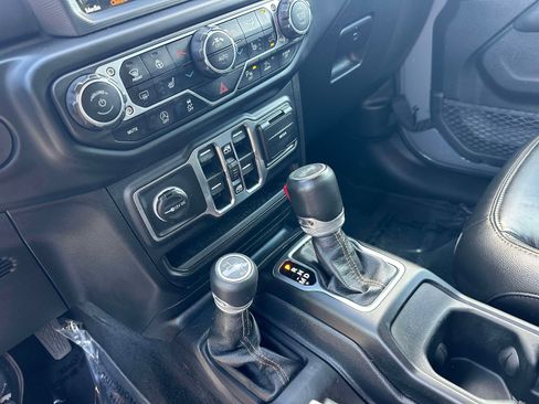 Used 2023 Jeep Wrangler Unlimited Sahara AWD/4WD image 13