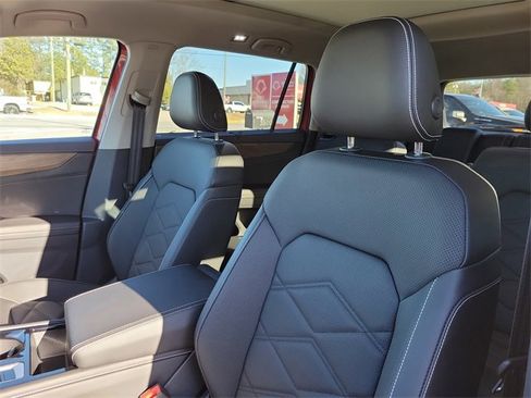 Certified 2025 Volkswagen Atlas SE image 17