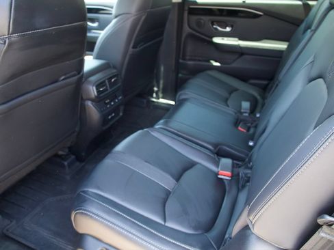 Used 2023 Honda Pilot Touring image 13