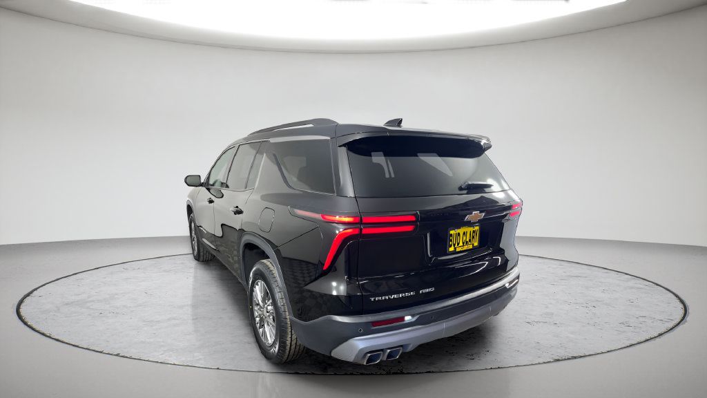 Used 2025 Chevrolet Traverse LT AWD/4WD image 7