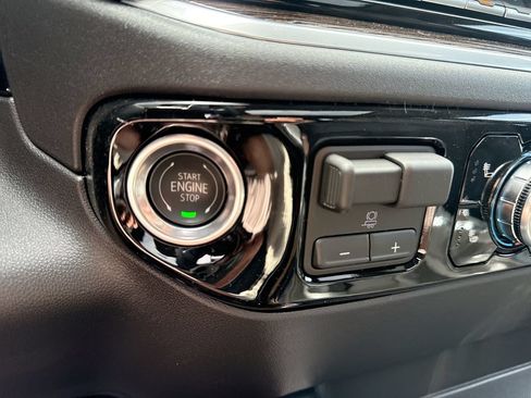 New 2026 GMC Sierra 1500 Elevation w/ Elevation Premium Package AWD/4WD image 17