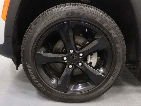Certified 2024 Jeep Grand Cherokee Altitude AWD/4WD image 25