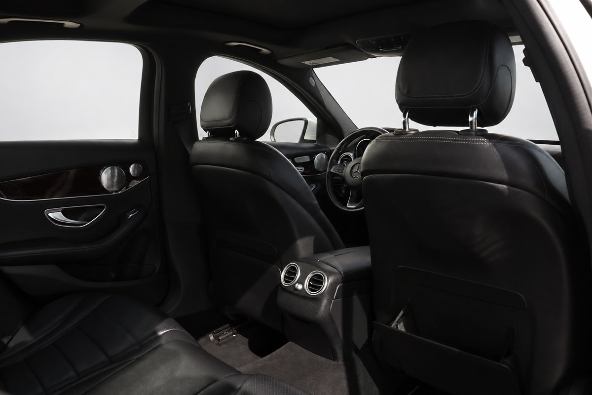 Used 2018 Mercedes-Benz C 300 4MATIC Sedan w/ Premium Package image 15