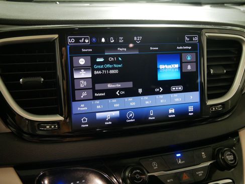 Used 2022 Chrysler Pacifica Touring-L FWD image 22