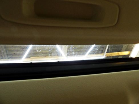 Used 2014 Lexus ES 300h w/ Luxury Package w/Bamboo Trim FWD image 19