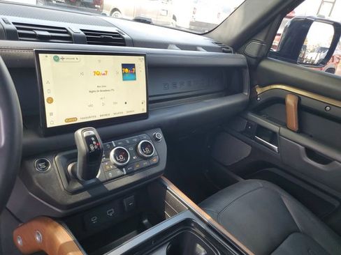 Used 2023 Land Rover Defender 110 X image 25