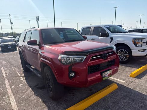Used 2021 Toyota 4Runner SR5 Premium w/ Moonroof Package AWD/4WD image 5