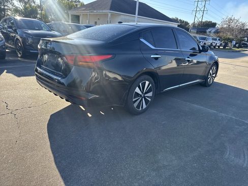 Used 2019 Nissan Altima 2.5 SV image 16