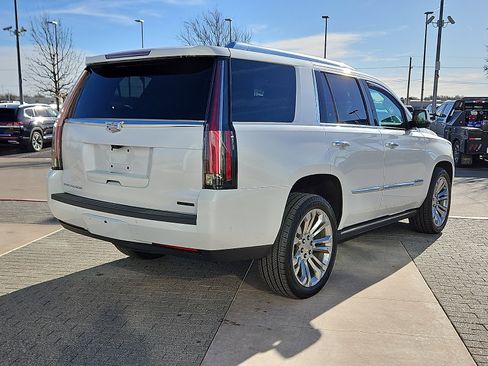 Used 2018 Cadillac Escalade Premium Luxury image 3