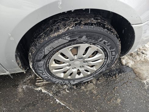 Used 2012 Kia Sedona LX image 15