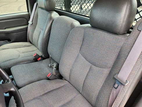 Used 2005 Chevrolet Silverado 3500 4x4 Regular Cab w/ Heavy-Duty Power Package image 8