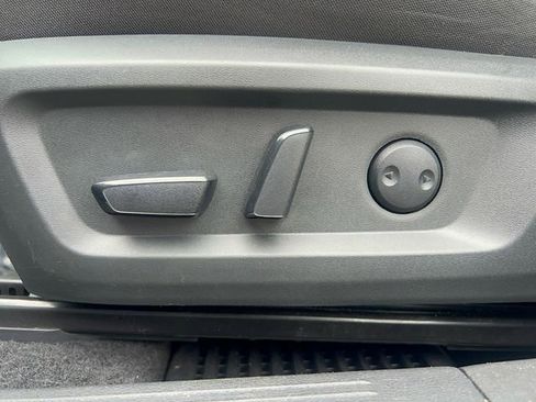 Used 2023 Nissan Rogue SV image 12