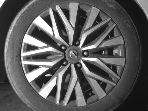 Used 2025 Nissan Altima 2.5 SV FWD image 13