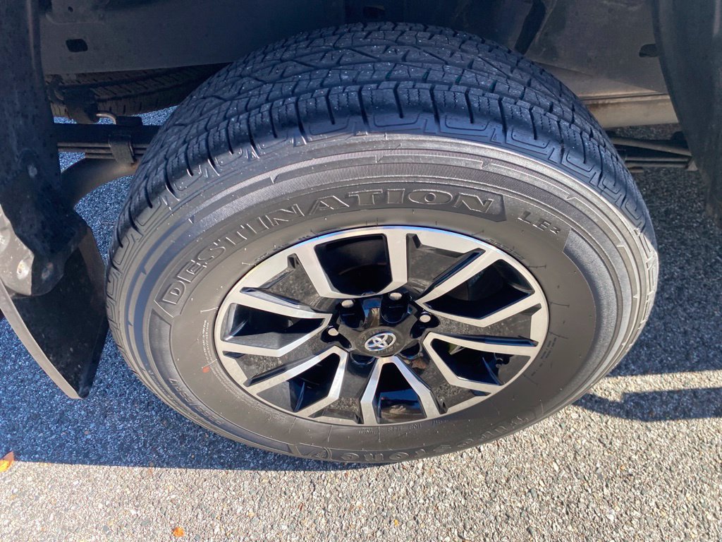 Used 2021 Toyota Tacoma TRD Sport w/ TRD Premium Sport Package AWD/4WD image 13