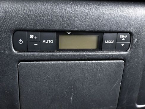 Used 2023 Nissan Armada SV image 32