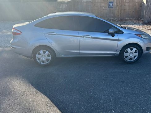 Used 2016 Ford Fiesta S image 2