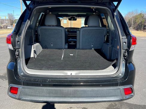Used 2017 Toyota Highlander Limited image 10