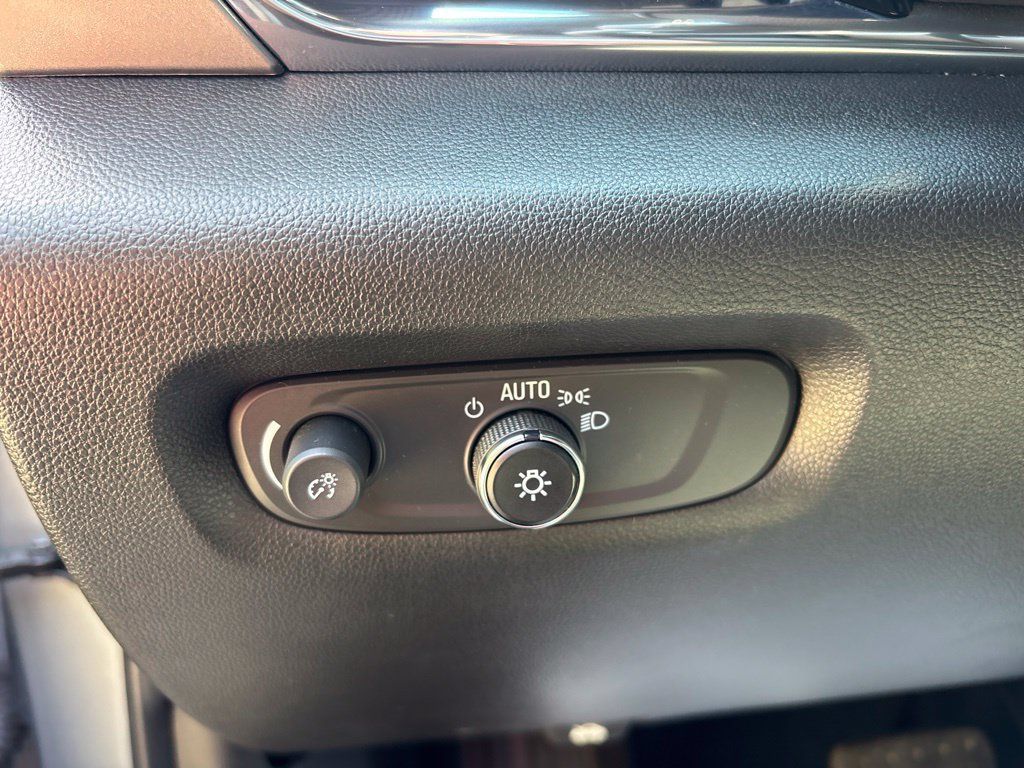 Used 2023 Chevrolet Traverse LT FWD image 64
