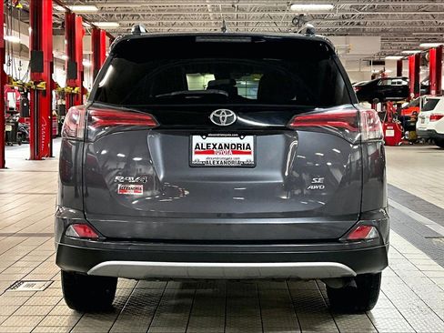 Used 2017 Toyota RAV4 SE image 4
